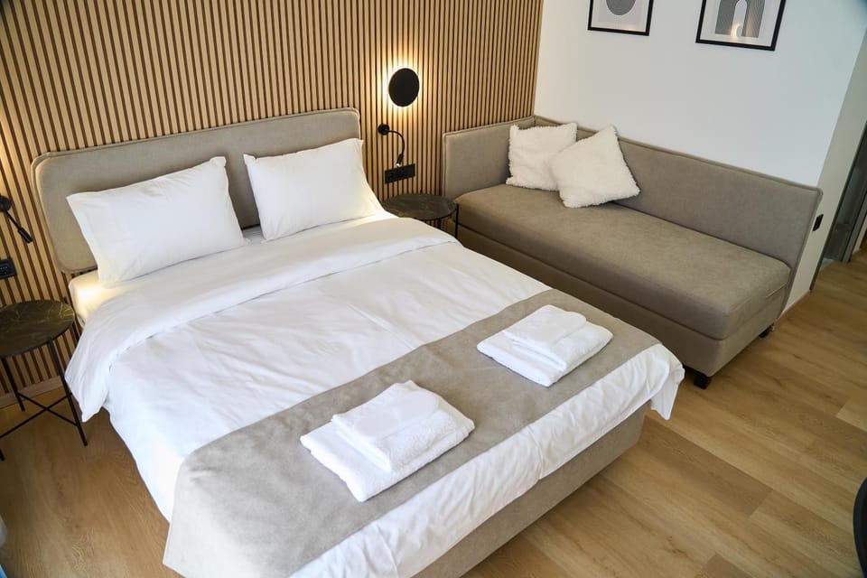 Bed, Photo of the whole room, Bedroom, towels