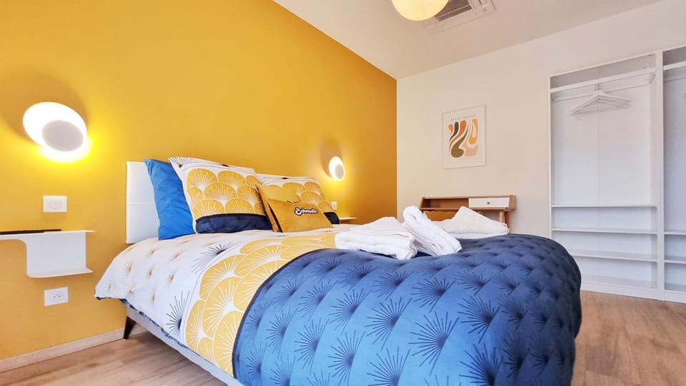 Bed, Photo of the whole room