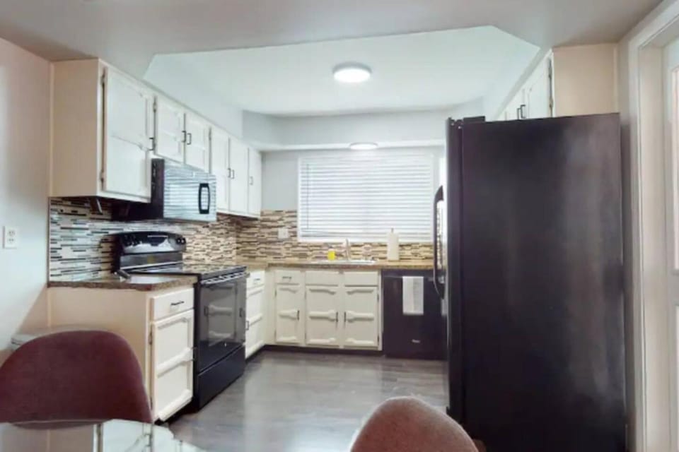 Canton Spacious 4BR Family Friendly Sleeps 8 House in Canton