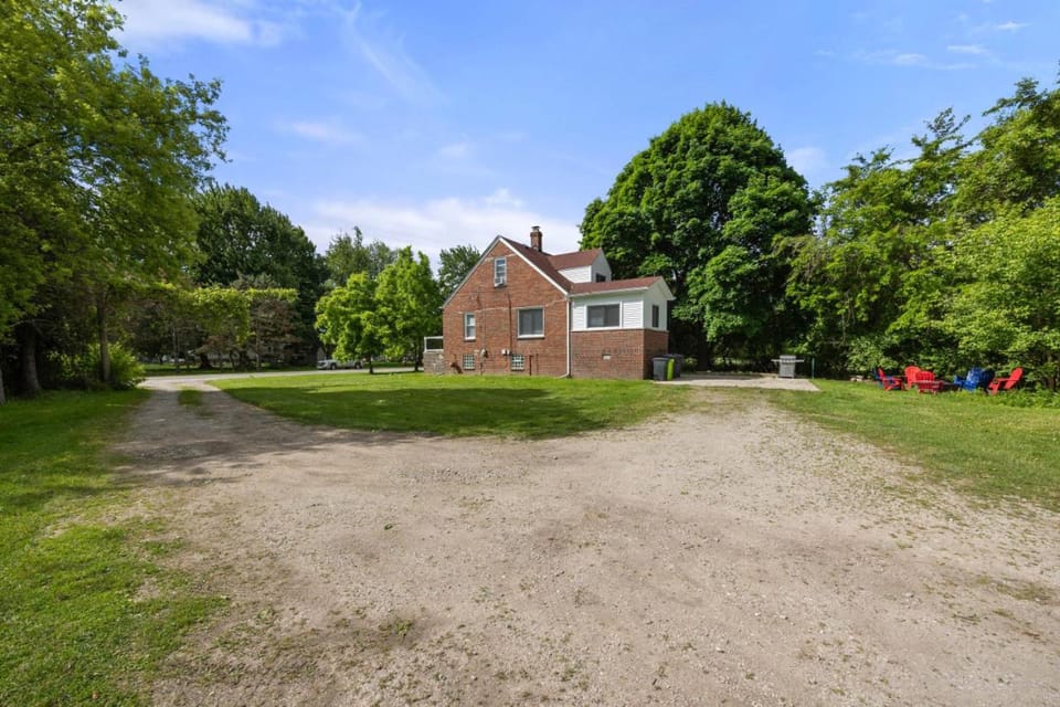 Harrison Township Quiet Retreat House in Harrison Township