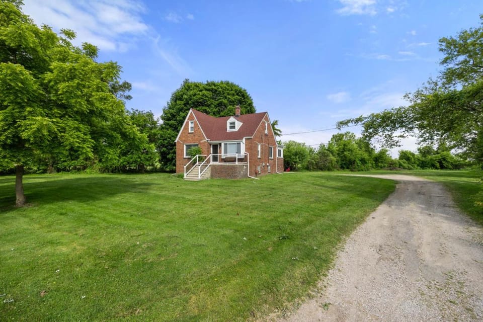 Harrison Township Quiet Retreat House in Harrison Township