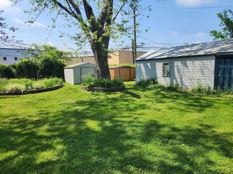Mid-Century Royal Oak Retreat House in Royal Oak