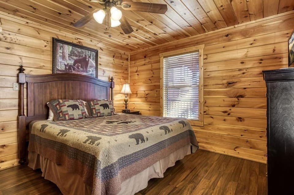 Starwood, Hot Tub, Mtn Views, Arcade Game Chalet in Pigeon Forge