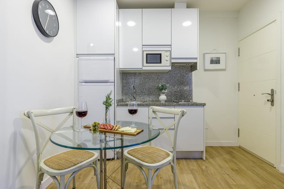 Dining area, kitchen