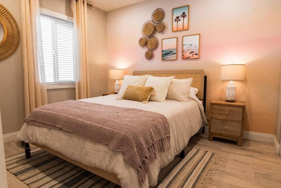 SDSU and Downtown Less Than 10 Min, Game Room, and Fire Pit House in Lemon Grove