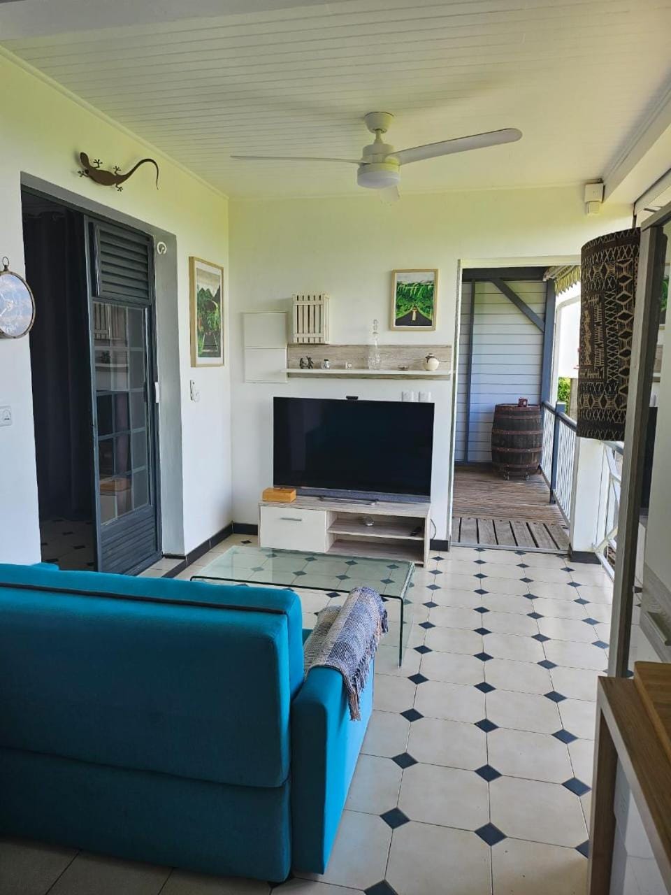 Communal lounge/ TV room