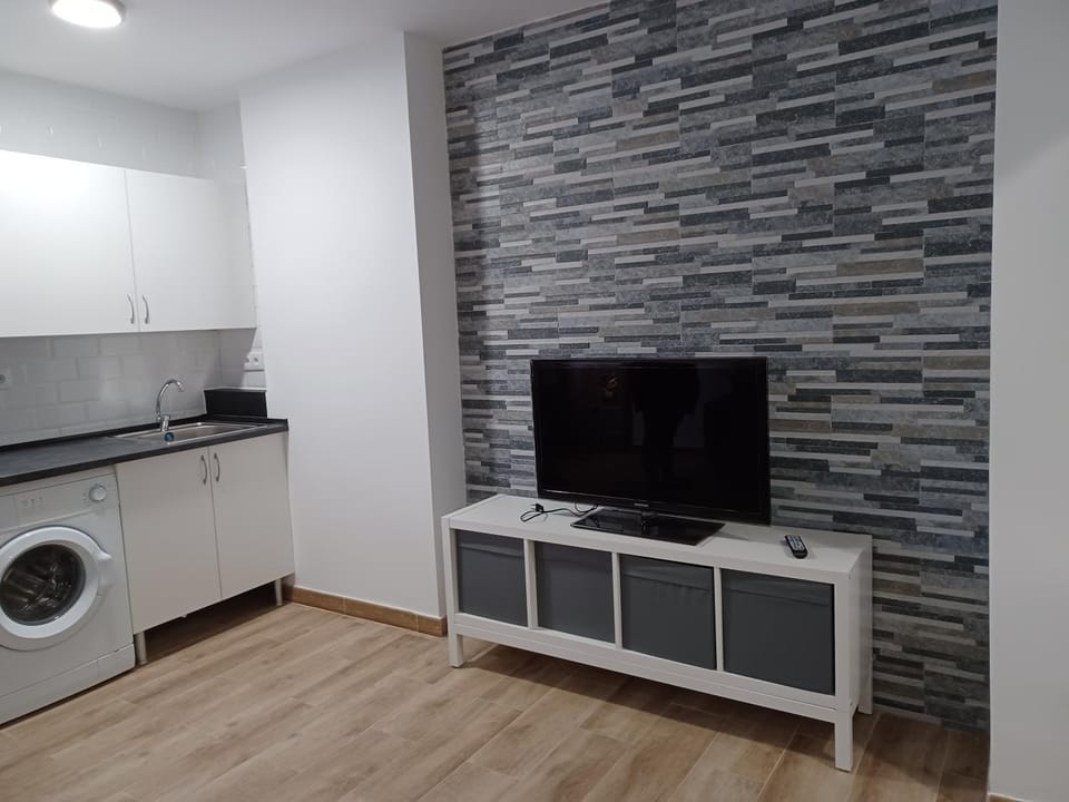 Communal lounge/ TV room, Kitchen or kitchenette