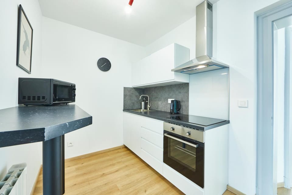 Kitchen or kitchenette, oven, stove