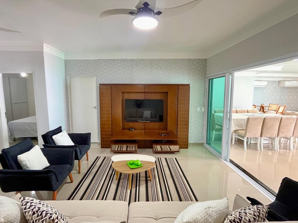 Communal lounge/ TV room, TV and multimedia, Living room, Evening entertainment