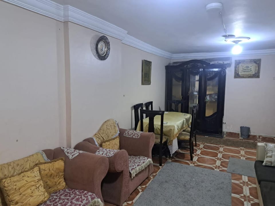Living room, Seating area, Dining area, fireplace