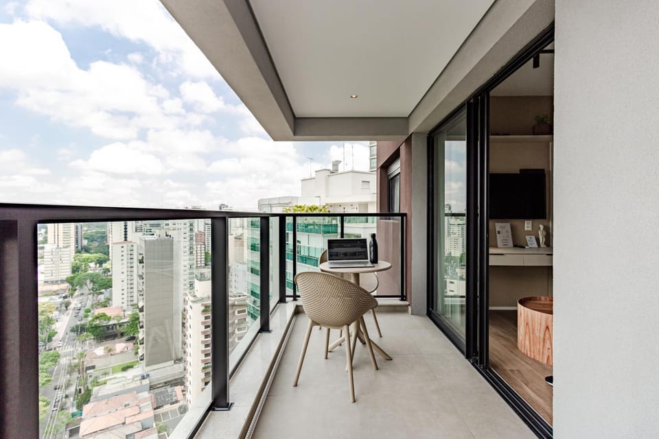 Day, TV and multimedia, View (from property/room), Balcony/Terrace, Living room, Seating area, City view