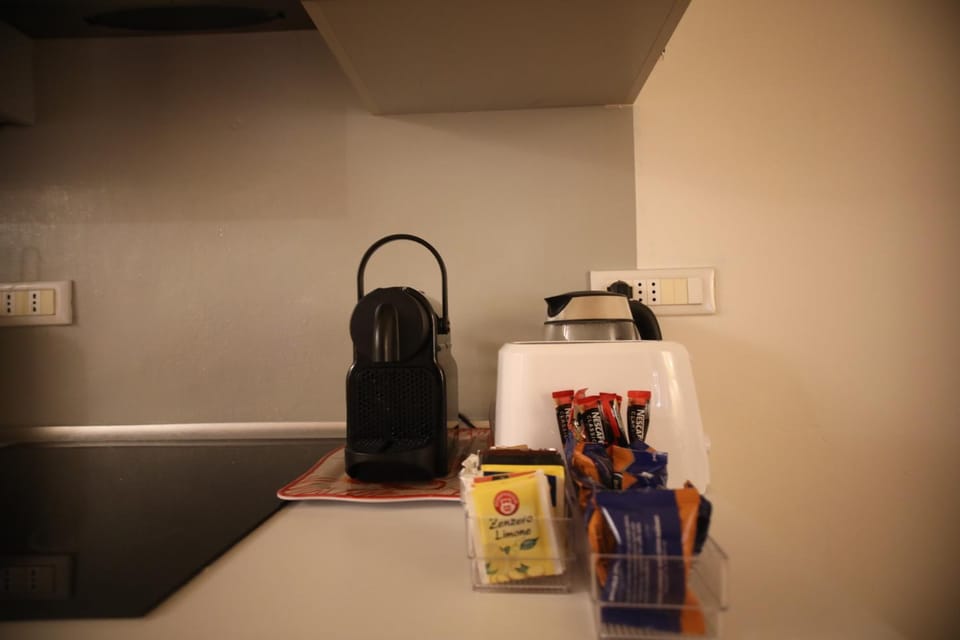 Coffee/tea facilities, toaster