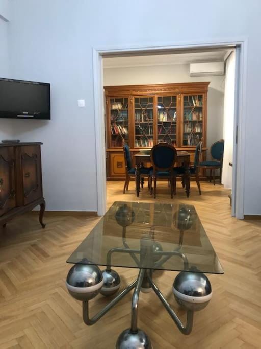 Penthouse archeol musiem, 3BDR, big balcony, wifi 200 mbps fiber Apartment in Athens