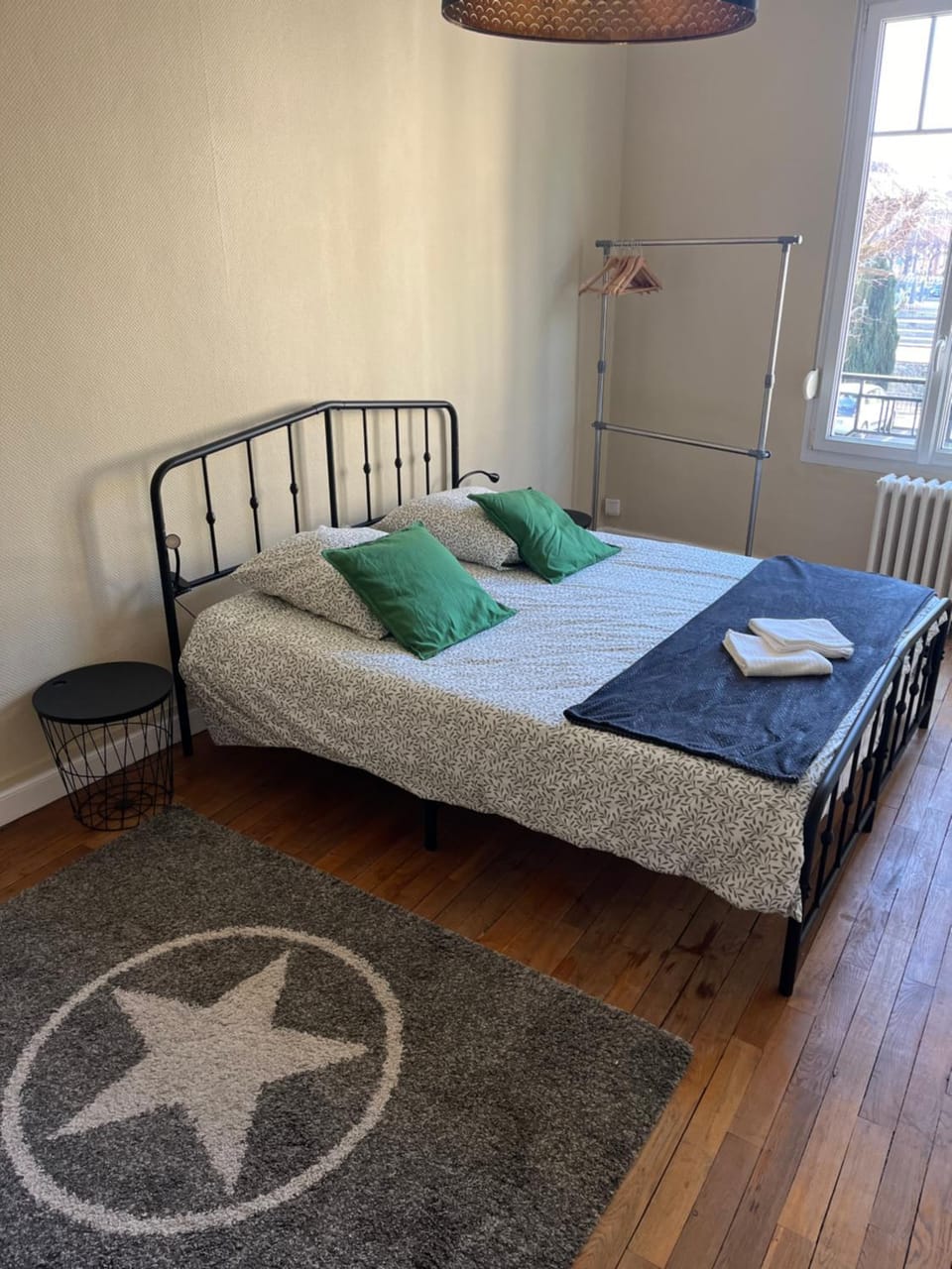 Bedroom, towels