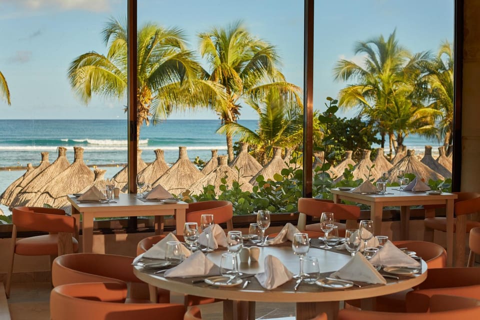 Restaurant/places to eat, Day, Natural landscape, Food and drinks, Banquet/Function facilities, Beach, Food, Sea view, Drinks