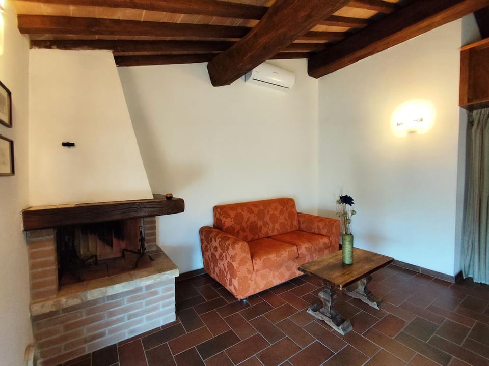 Seating area, fireplace