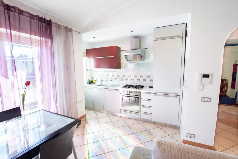 Balcony/Terrace, Kitchen or kitchenette, Dining area, dishwasher, heating, oven, pet friendly, stove, air conditioner
