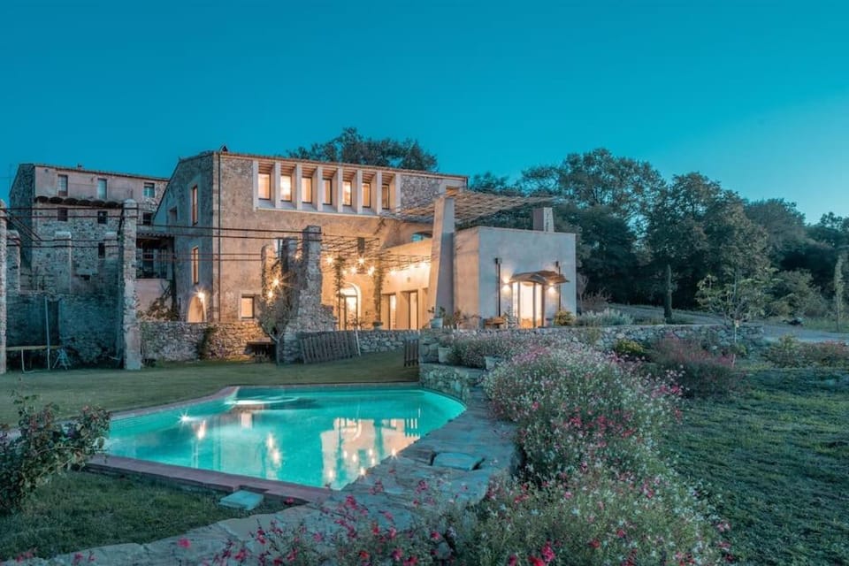 Property building, Garden, Pool view, Swimming pool