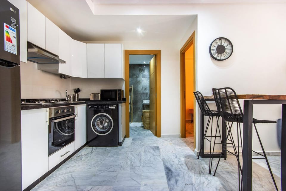 Kitchen or kitchenette, Seating area, Dining area, oven, stove, washing machine