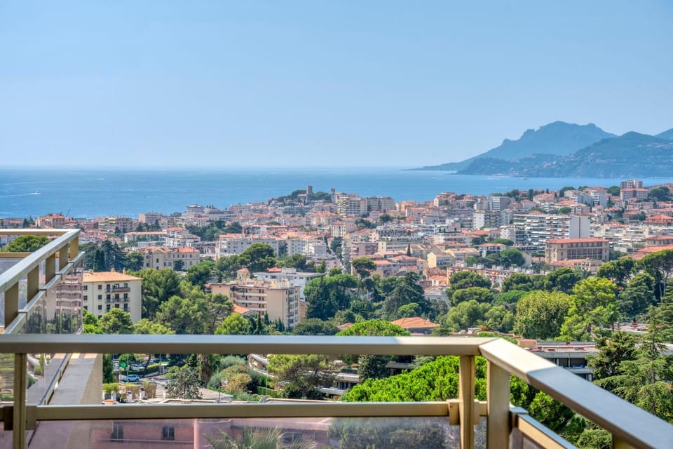 REF 1965 - Le Cannet - Sea view apartment for rent Apartment in Mougins