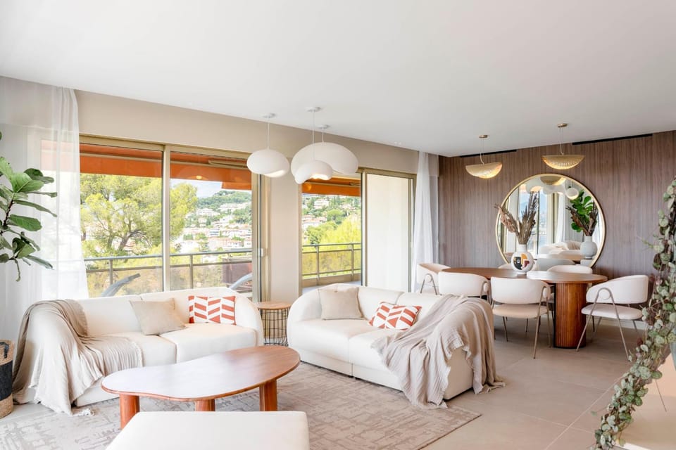 REF 1965 - Le Cannet - Sea view apartment for rent Apartment in Mougins