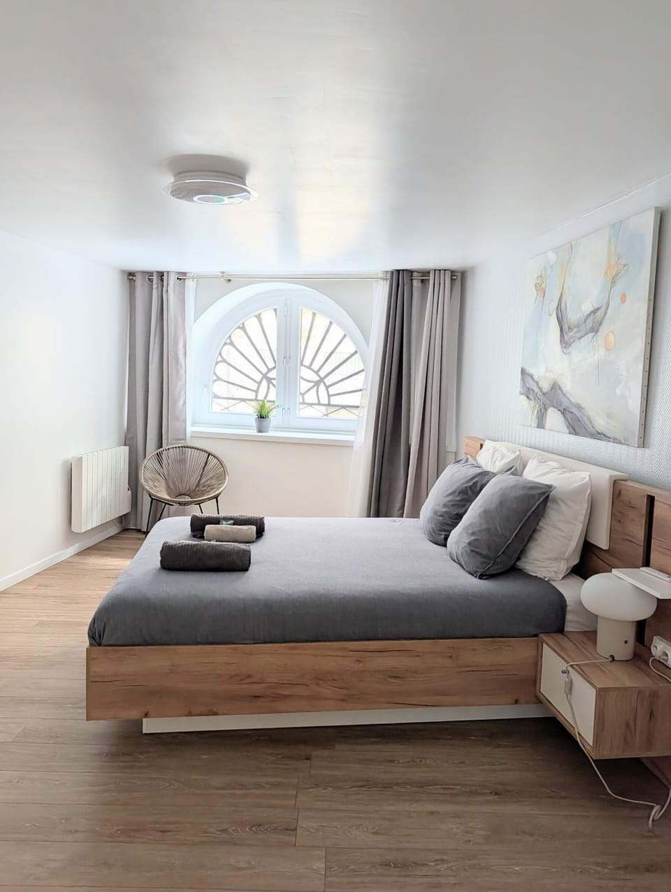 Bed, Photo of the whole room