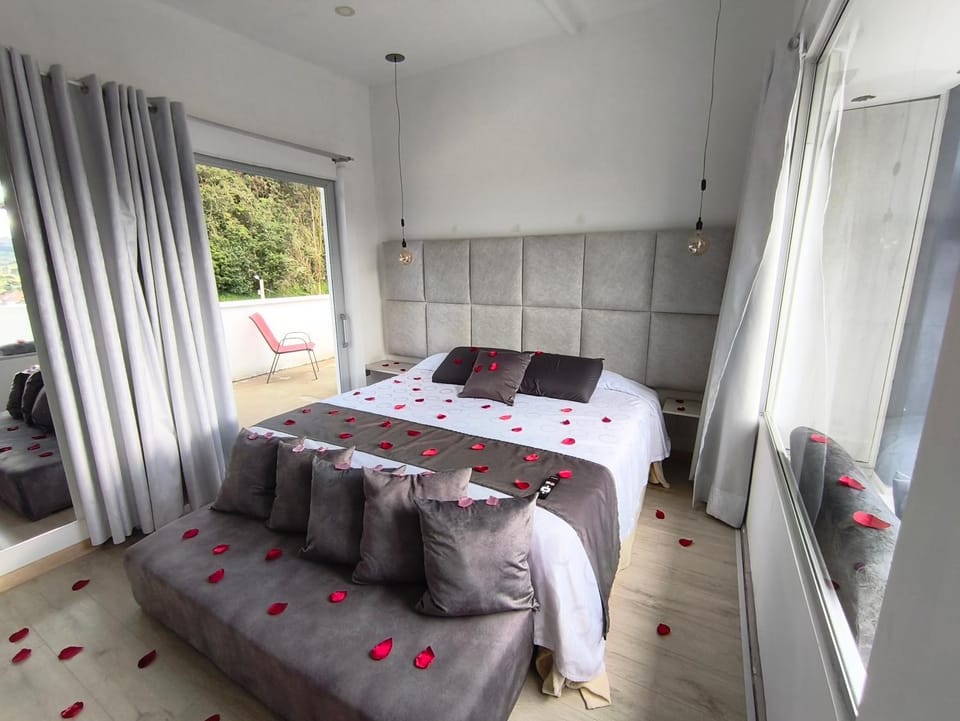 Mirador samsara Penthouse !Jacuzzi al aire libre! Bed and Breakfast in La Calera