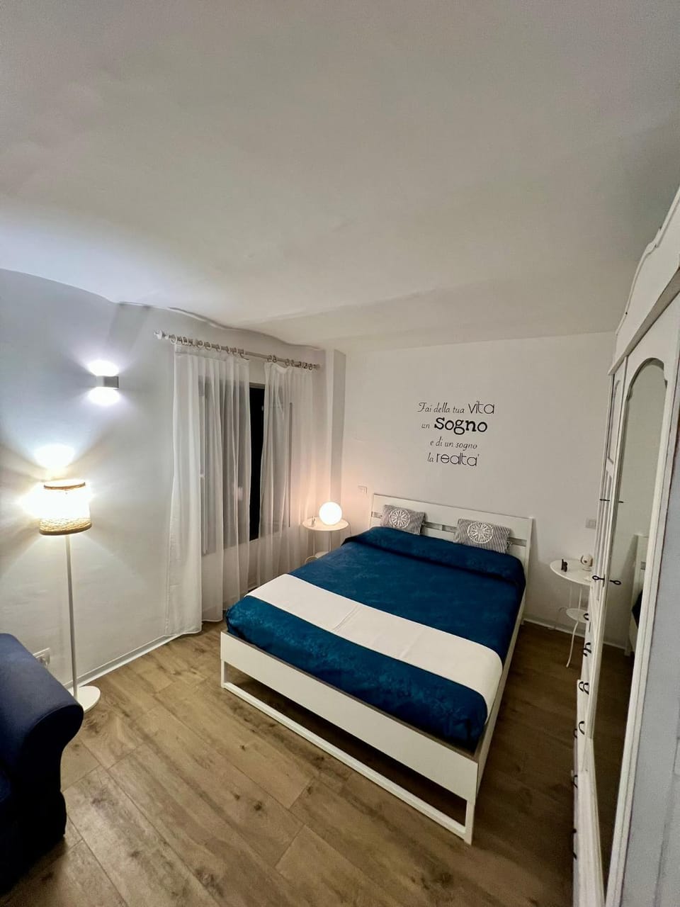 Photo of the whole room, Bedroom