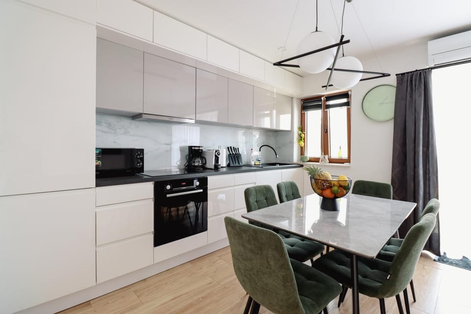 Seating area, Dining area, oven, kitchen