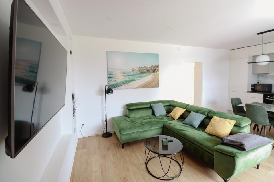 Communal lounge/ TV room, TV and multimedia, Living room, Seating area