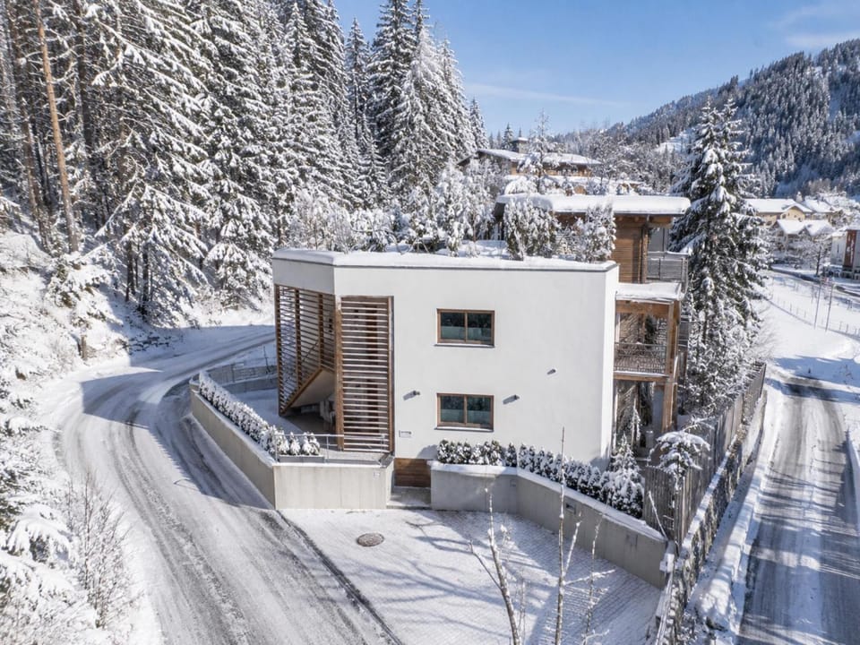 Property building, Winter