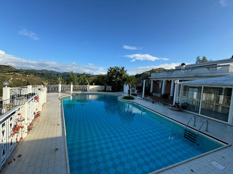 Swimming pool, Swimming pool