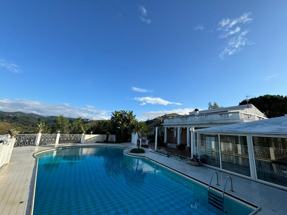 Swimming pool, Swimming pool