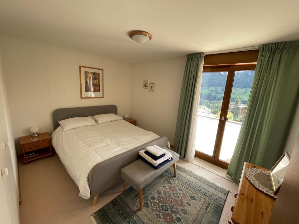 Large 3 bed apartment with mountain views, pool and gym Apartment in Canton of Vaud