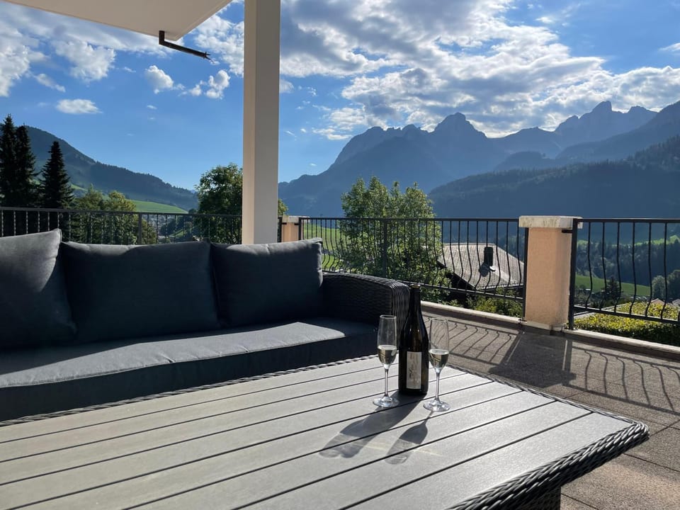 Balcony/Terrace, Mountain view