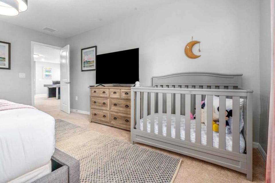 Disney Retreat w Pool, Arcade Themed Rooms House in Four Corners
