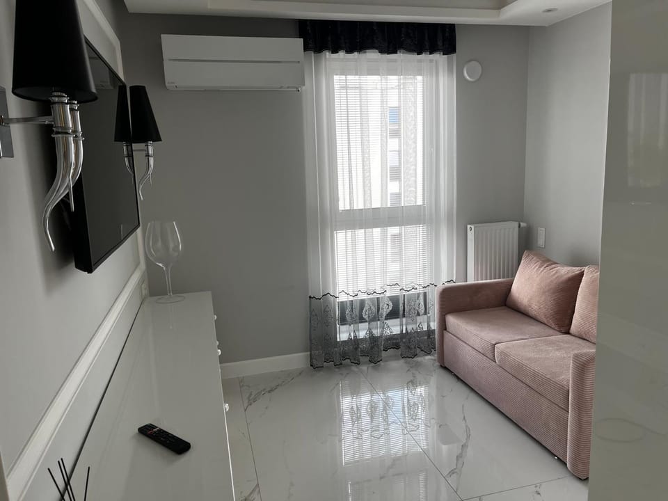 TV and multimedia, Photo of the whole room, Bedroom, air conditioner