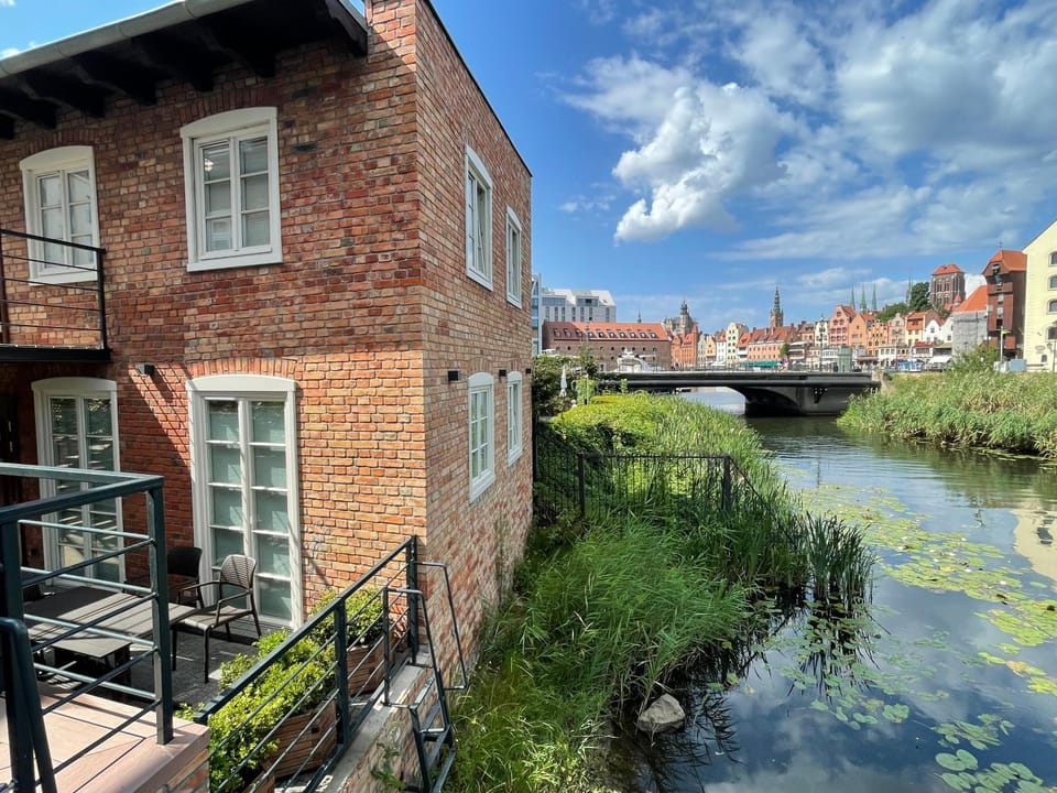 Property building, Nearby landmark, City view, River view