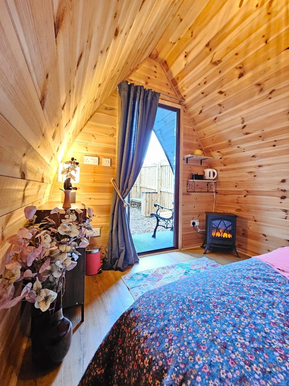 The Laurels - Wood Fired Hot Tub and Firepit Farm Stay in Wyre District