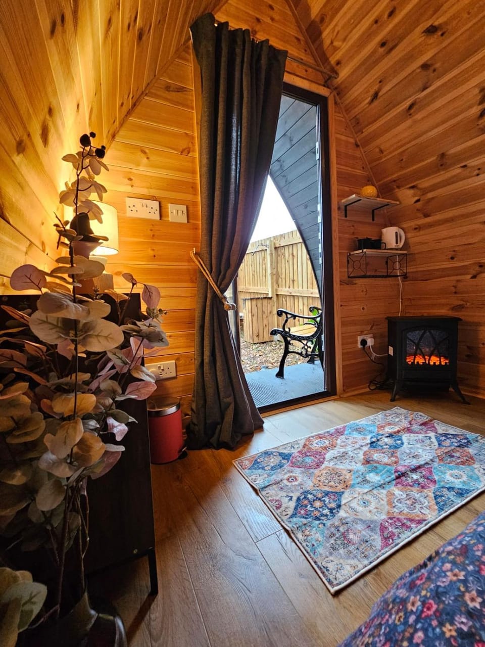 The Laurels - Wood Fired Hot Tub and Firepit Farm Stay in Wyre District