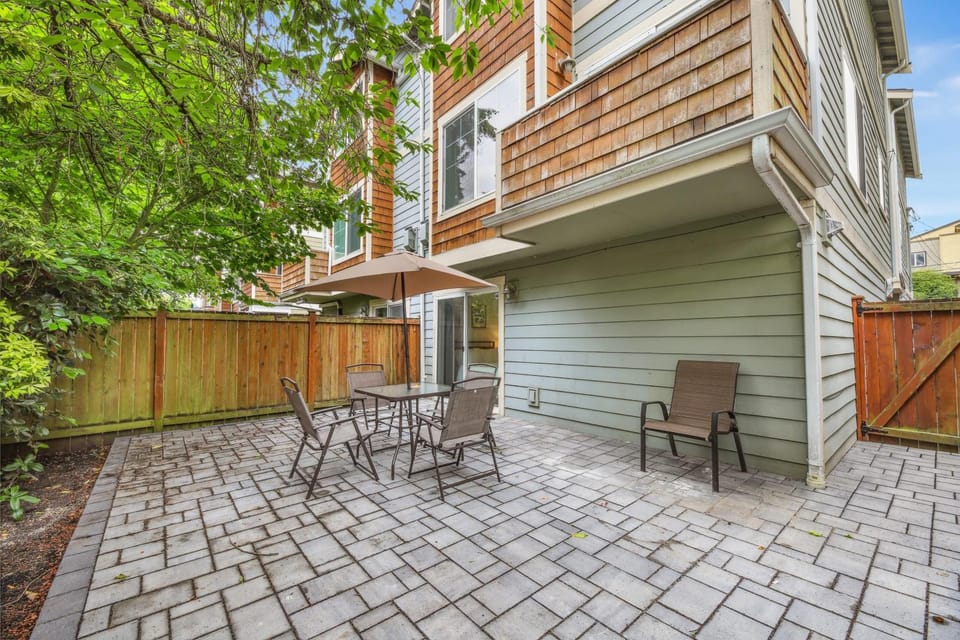 Green Lake Remodelled home with AC garage yard House in Seattle