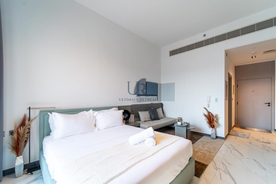 Bed, Living room, Photo of the whole room, Seating area, Bedroom