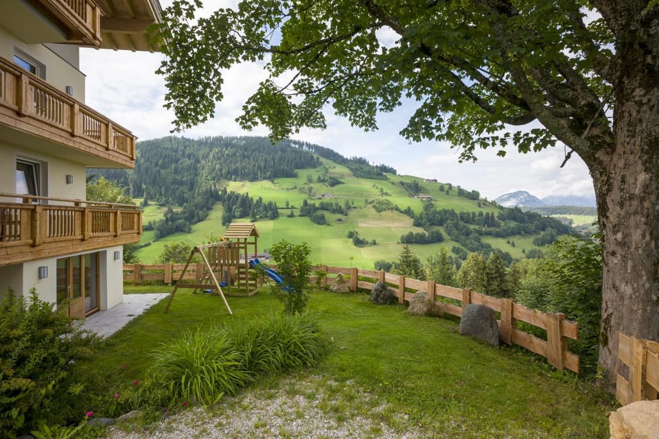 Patio, Off site, Natural landscape, Summer, BBQ facilities, Garden, Balcony/Terrace, Decorative detail, Garden view, Mountain view, Area and facilities, Area and facilities