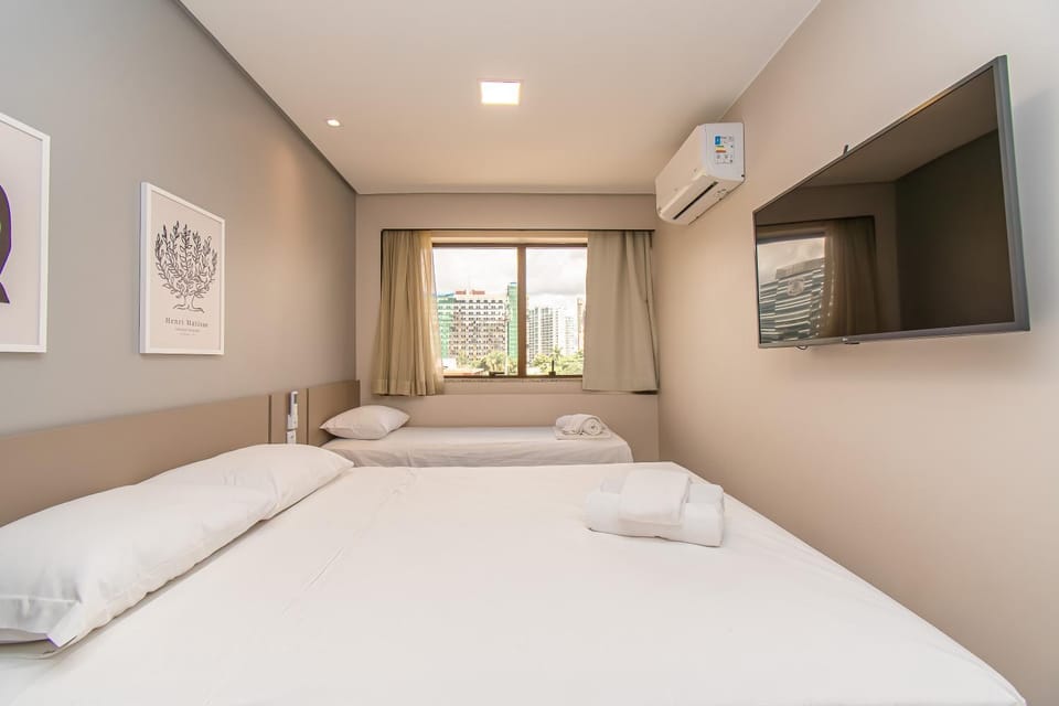 Bed, TV and multimedia, Photo of the whole room, Bedroom, towels, air conditioner
