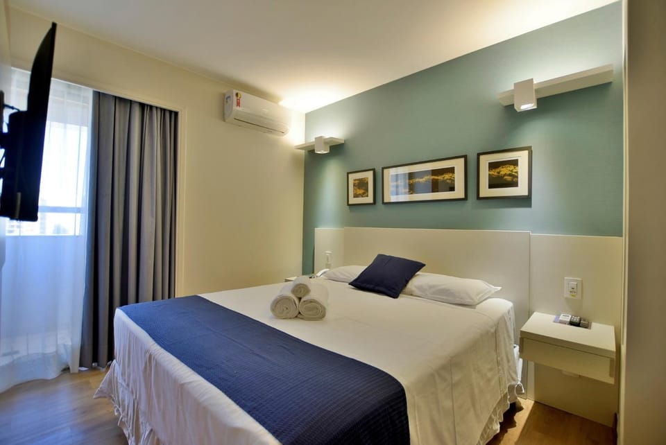 TV and multimedia, Photo of the whole room, air conditioner