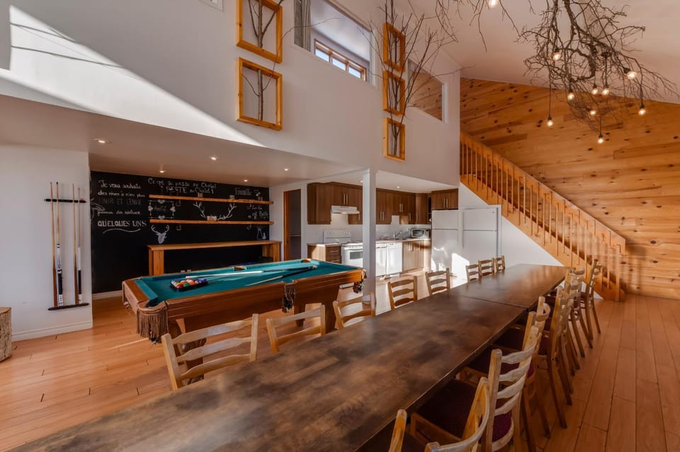 Billiard, Dining area, Communal kitchen
