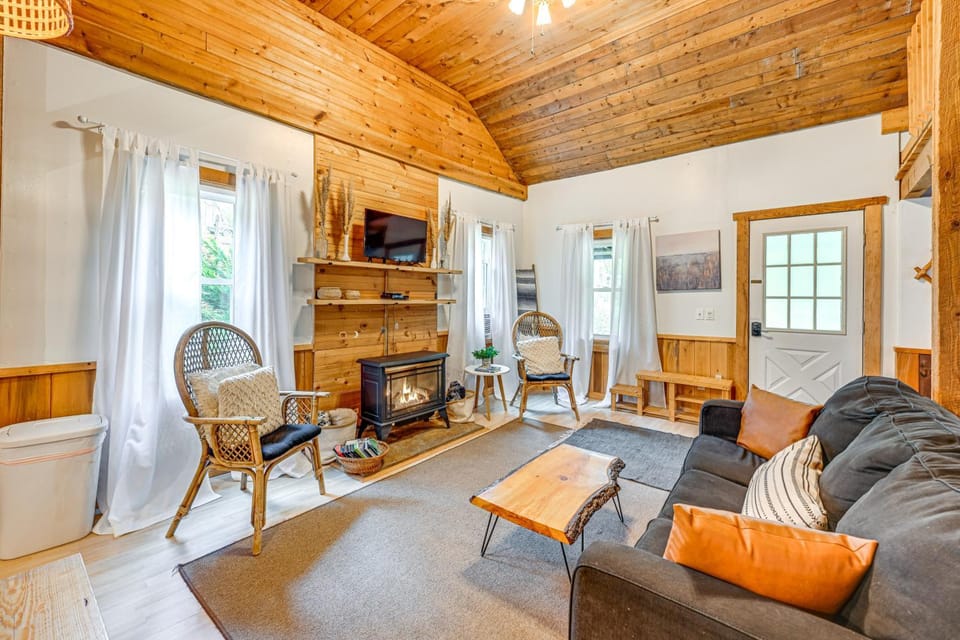 Fish & Water Raft: Cabin Near Lake Santeetlah Cabin in Stecoah