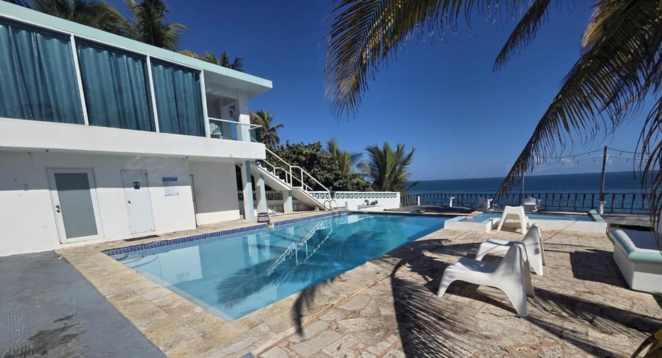 Day, Swimming pool