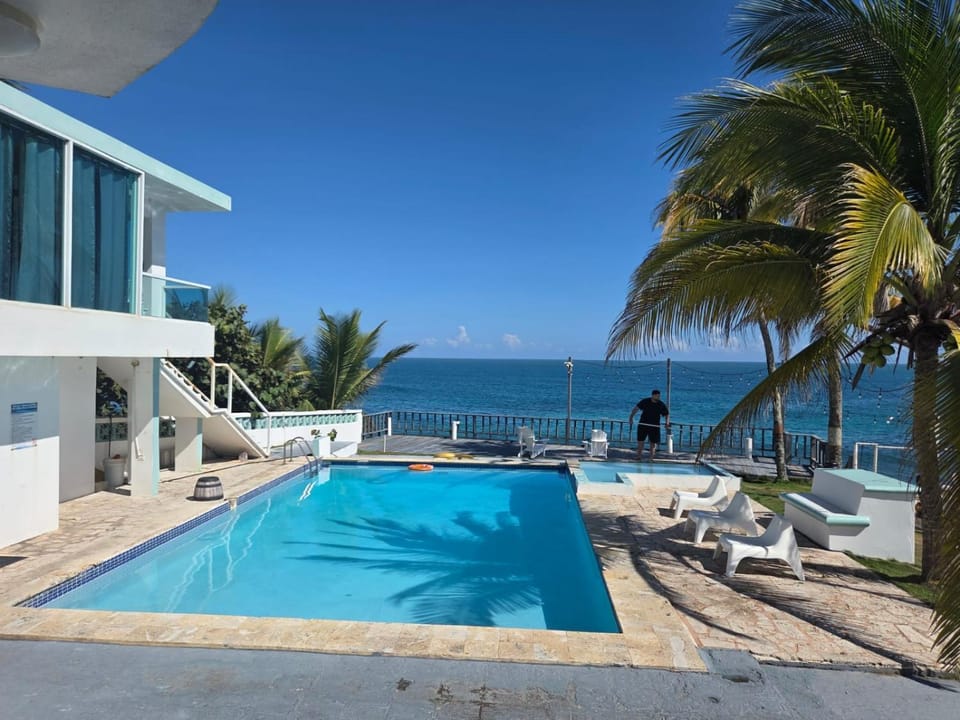 Day, Swimming pool