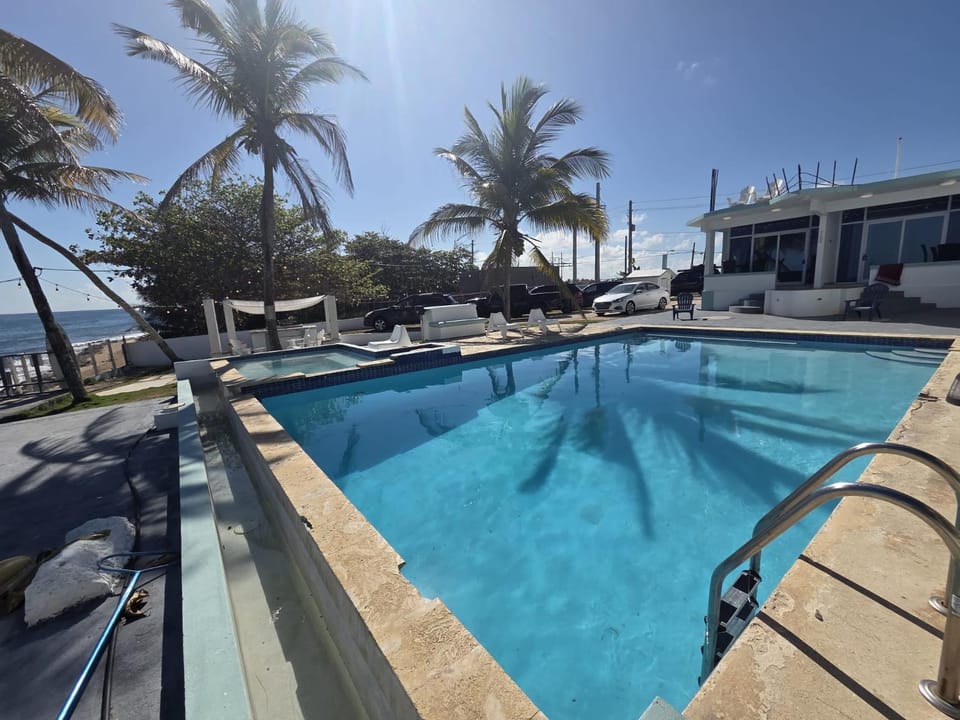 Day, Swimming pool